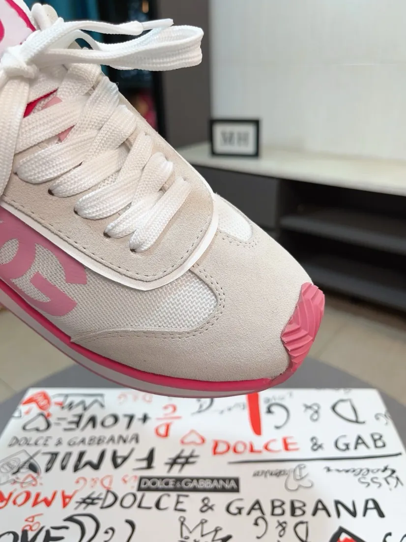 Men's shoes 💰458🌹🌹"Dolce & Gabbana DG" original imported first-layer cowhide ➕ sheepskin lining, light on the foot, comfortable, versatile, original special outsole 🔥favored by trendy men, welcome to compare quality 🔥exquisite luxury, super A level! Compared with the genuine product at the counter, the version is no worse at all! Code number 38-46